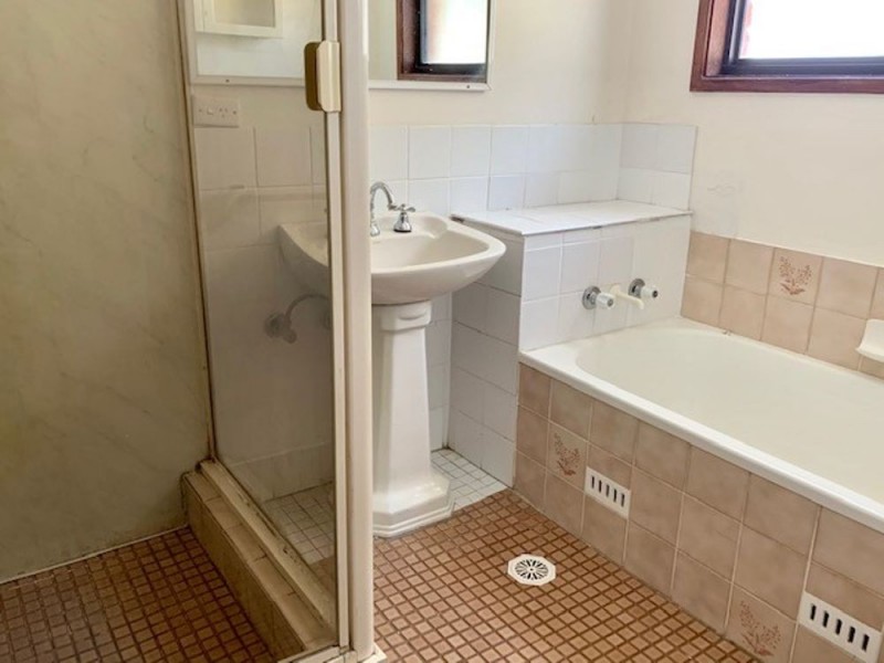 581 Pacific Highway, Wadalba NSW 2259