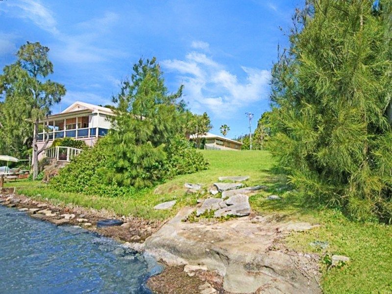 4 Main Road, Toukley NSW 2263
