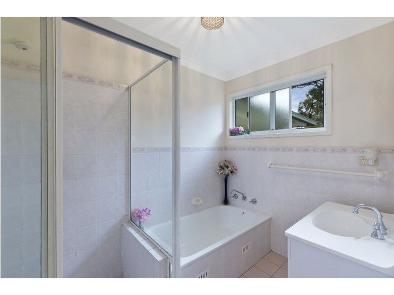 33 Moala Parade, Charmhaven NSW 2263