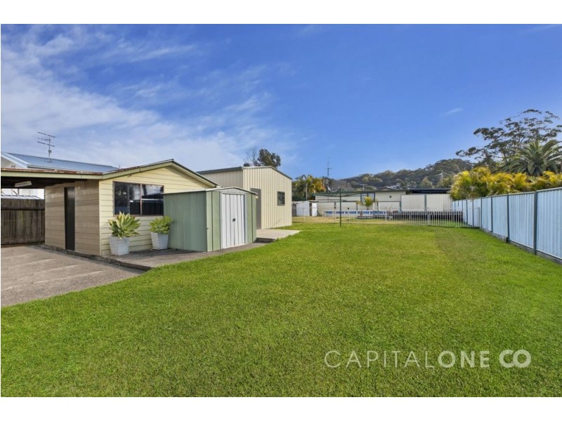 4 Clare Crescent, Berkeley Vale NSW 2261