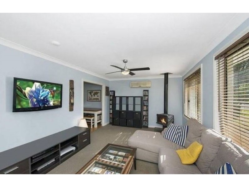 4 Robson Avenue, Gorokan NSW 2263