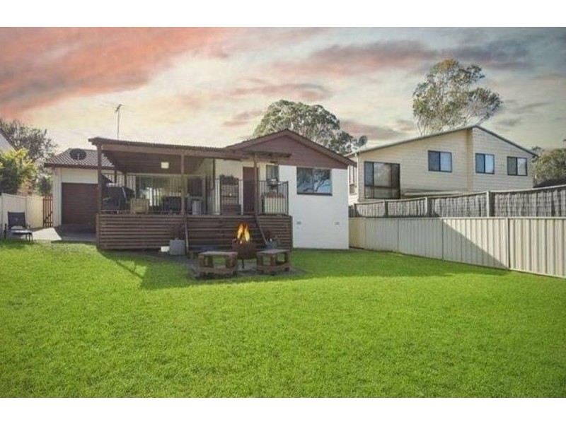 4 Robson Avenue, Gorokan NSW 2263