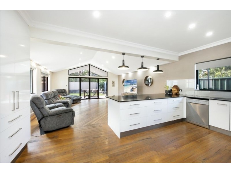 17 Trevally Avenue, Chain Valley Bay NSW 2259