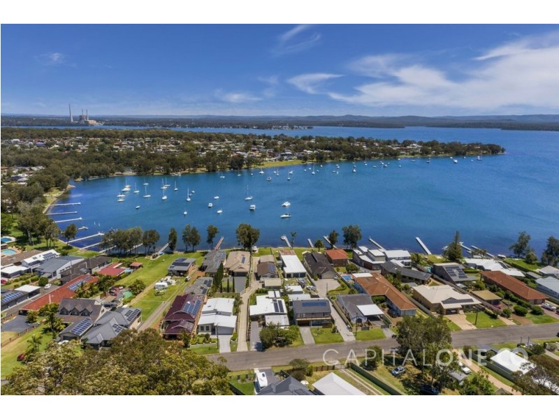 42 Gordon Avenue, Summerland Point NSW 2259