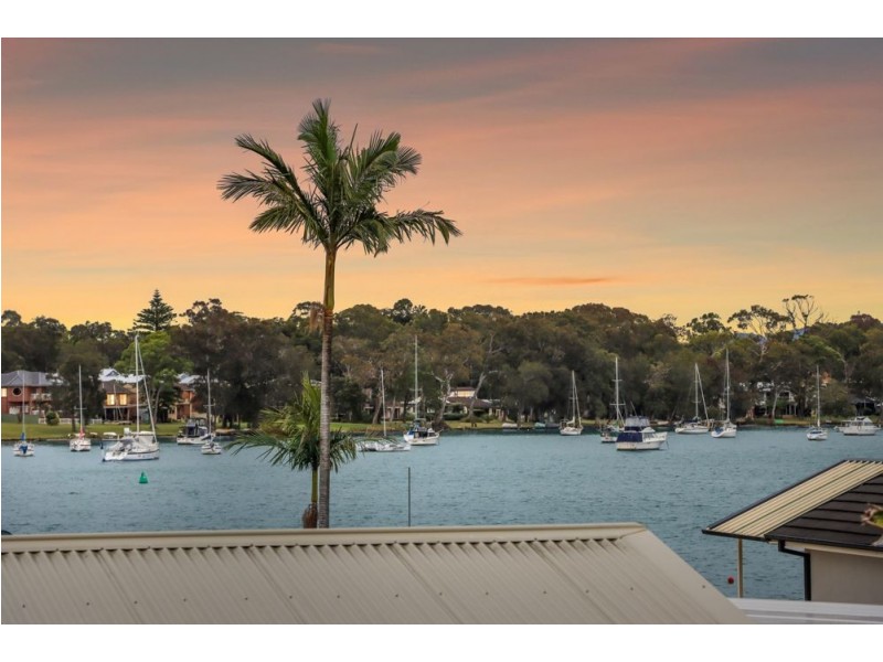 42 Gordon Avenue, Summerland Point NSW 2259