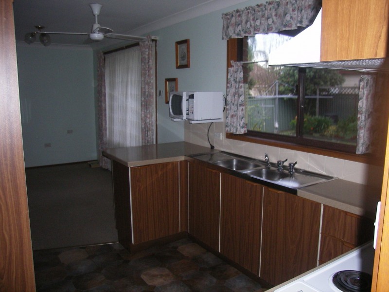 18 Una Avenue, Charmhaven NSW 2263