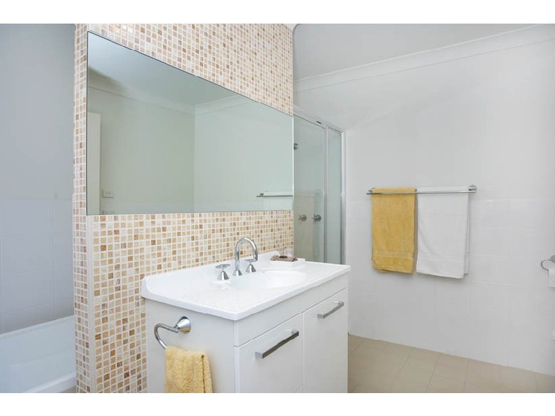 2/44 Goobarabah Ave, Gorokan NSW 2263