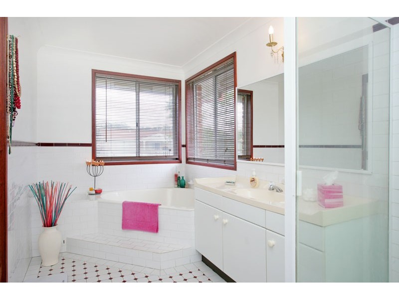 17 Guardian Road, Watanobbi NSW 2259