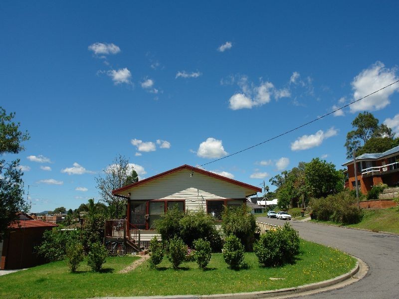 8 Arthur Drive, Wyong NSW 2259