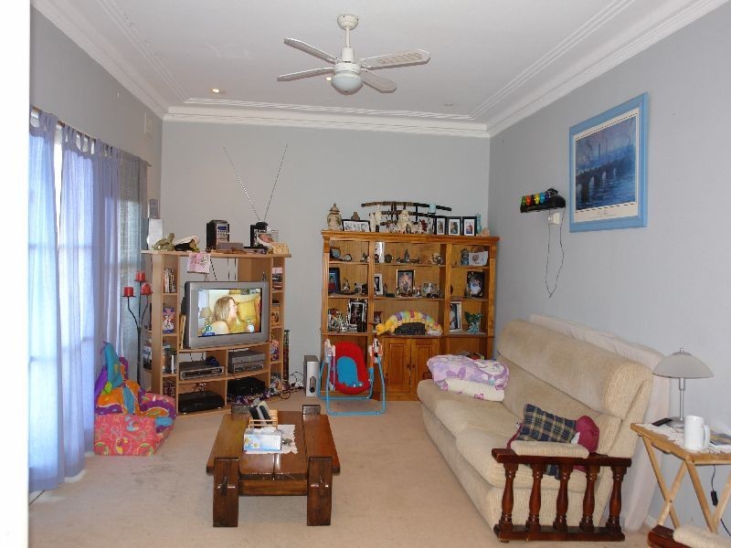 8 Arthur Drive, Wyong NSW 2259