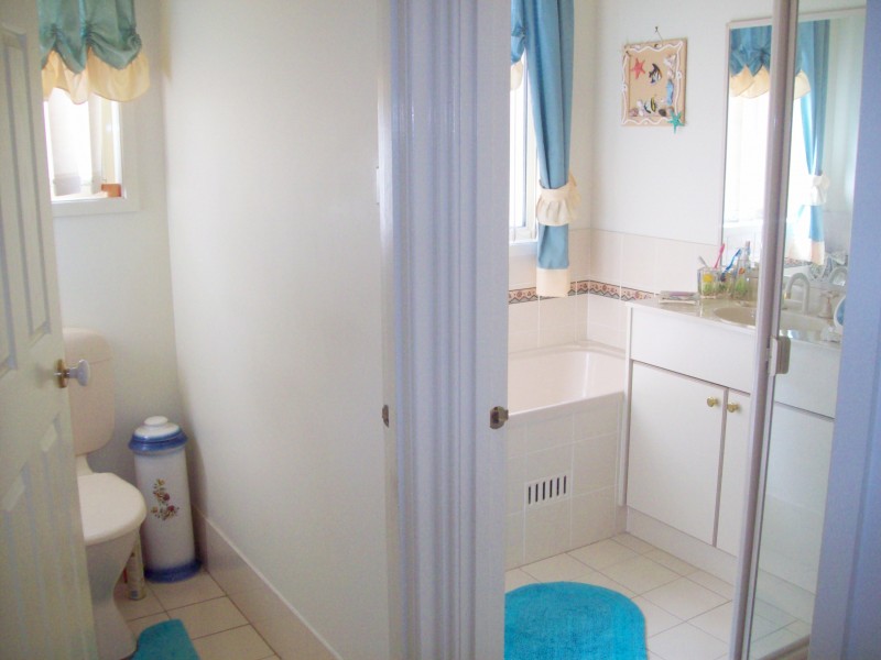 41 St Lawrence Avenue, Blue Haven NSW 2262