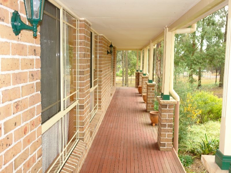 4 Burlington Ave, Jilliby NSW 2259