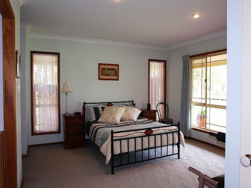 4 Burlington Ave, Jilliby NSW 2259