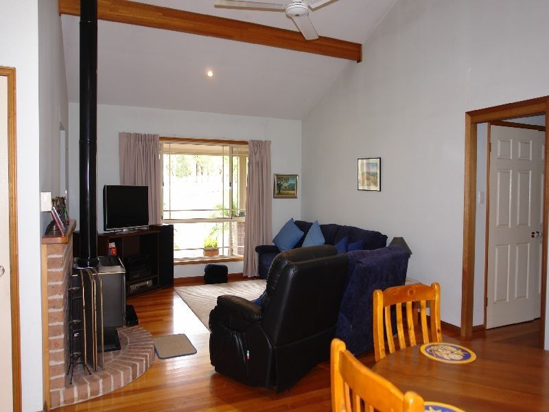 4  Burlington Ave, Jilliby NSW 2259