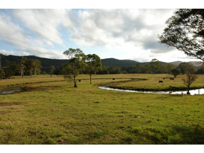 742 Smiths Road, Jilliby NSW 2259