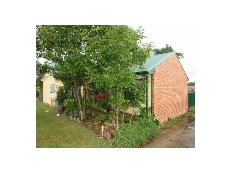 25 Warner Ave, Wyong NSW 2259