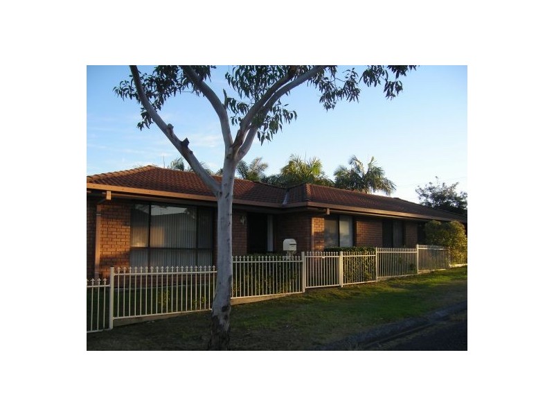 2 Casurina Close, Lake Haven NSW 2263