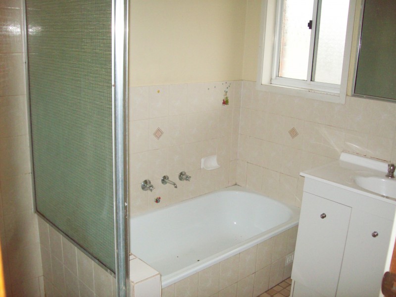 68 Griffith Street, Mannering Park NSW 2259