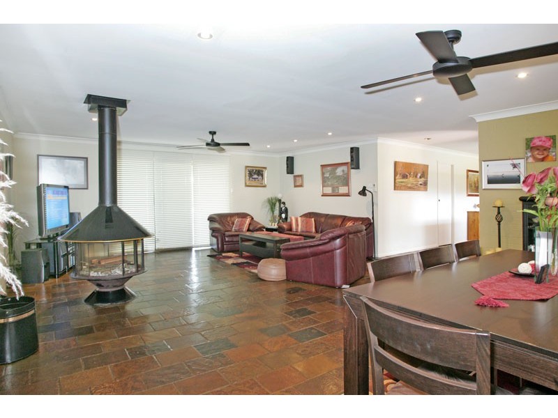 18 Dickson Road, Jilliby NSW 2259