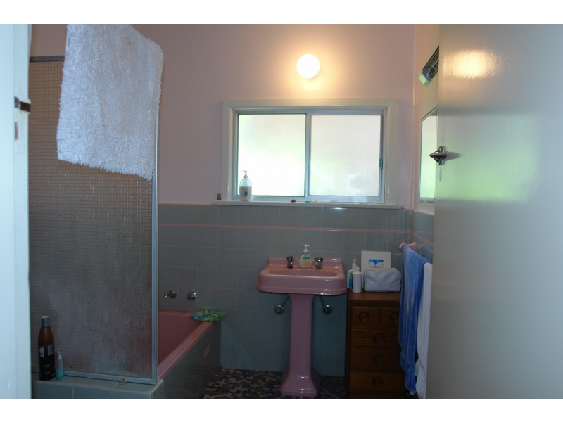 18 North Road, Wyong NSW 2259