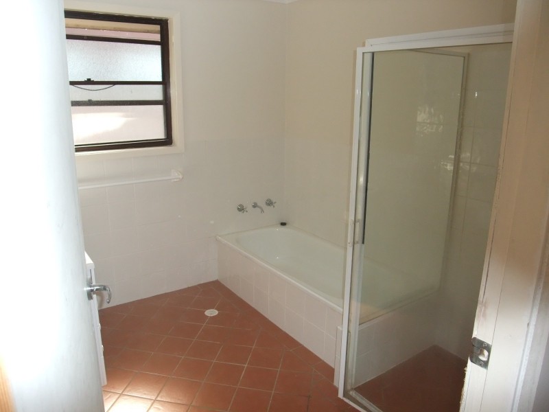 2 Leslie Avenue, Gorokan NSW 2263