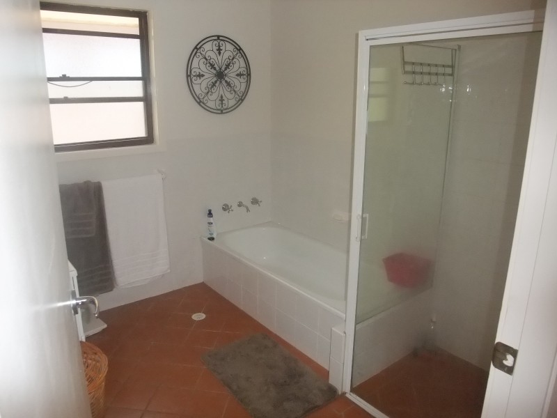 2 Leslie Avenue, Gorokan NSW 2263