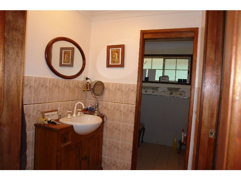 242 Durren Road, Jilliby NSW 2259