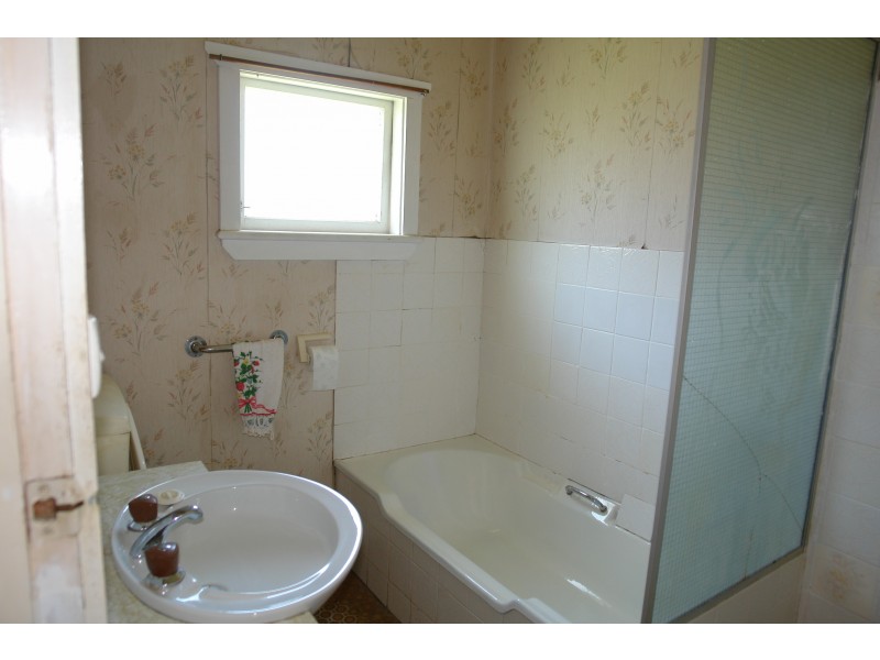 5 Geoffrey Road, Chittaway Point NSW 2261