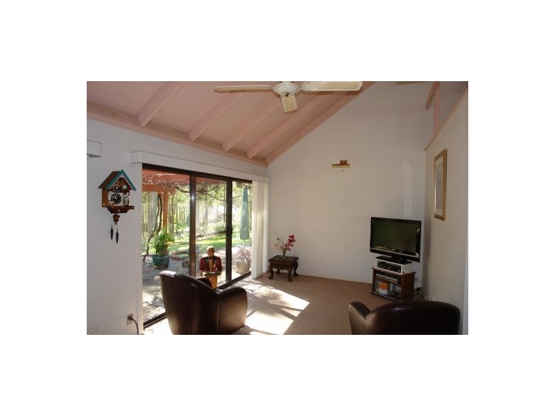 1 Little Cobbs Lane, Mardi NSW 2259