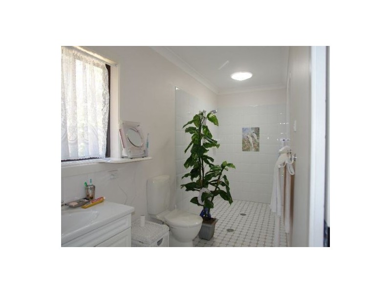 1 Little Cobbs Lane, Mardi NSW 2259