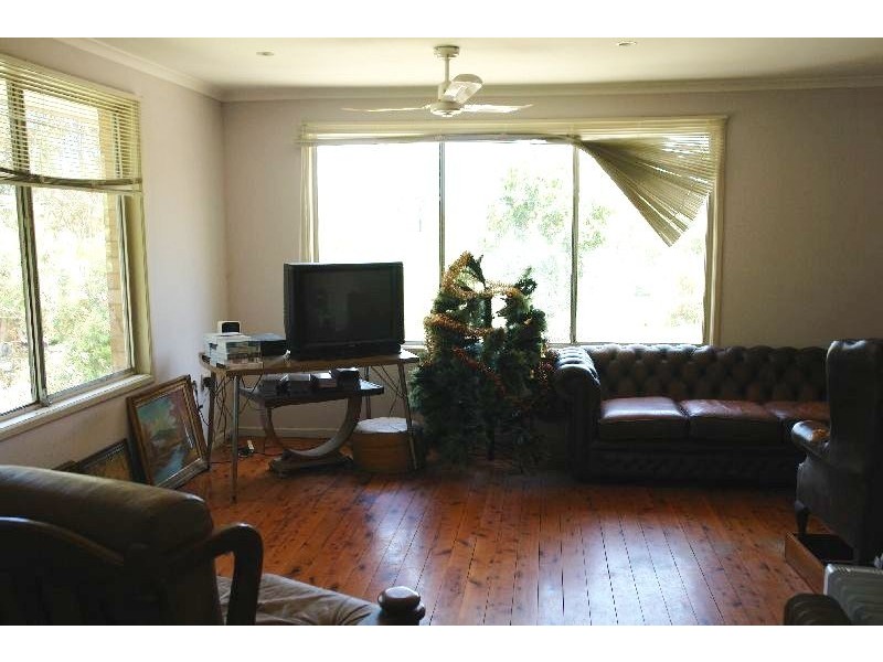 15 McKell Ave, Watanobbi NSW 2259