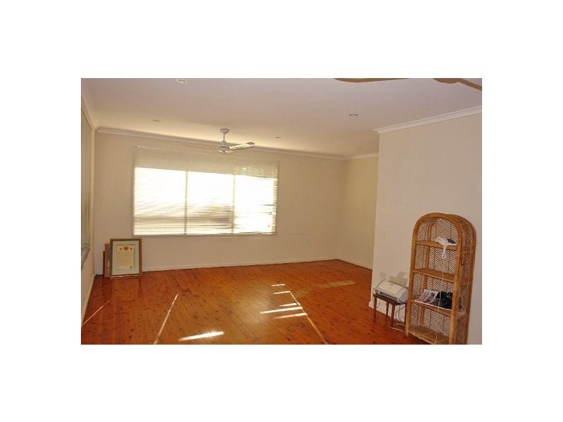 15  McKell Ave, Watanobbi NSW 2259