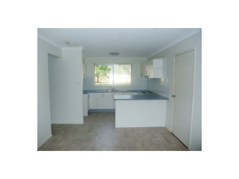 24 Moala Parade, Charmhaven NSW 2263