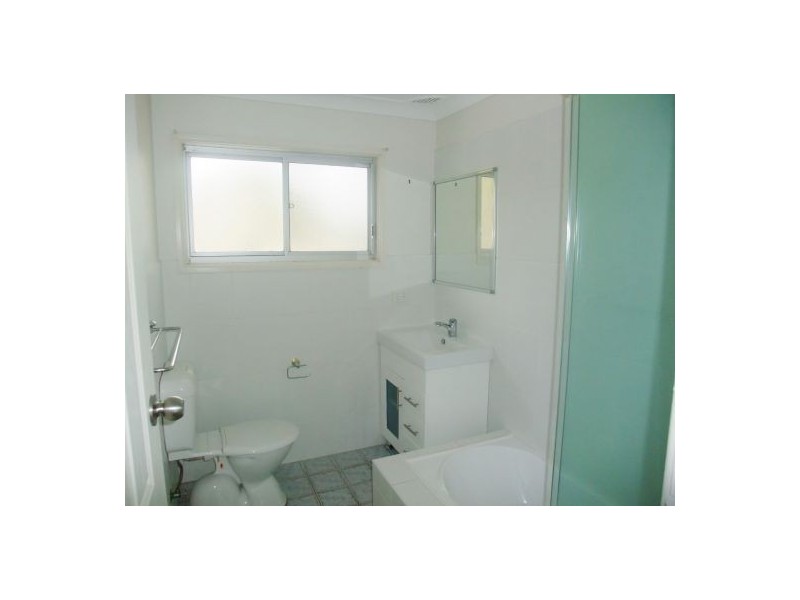 24 Moala Parade, Charmhaven NSW 2263