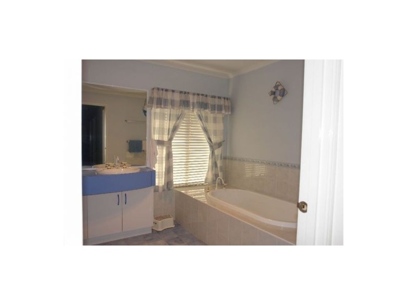 1 Mountain Ash Road, Hamlyn Terrace NSW 2259