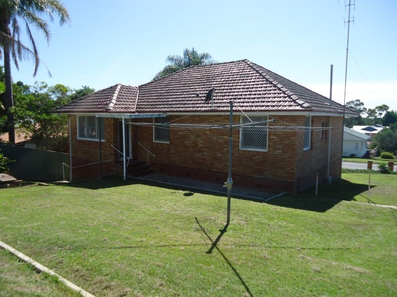 2 Chapman Ave, Wyong NSW 2259