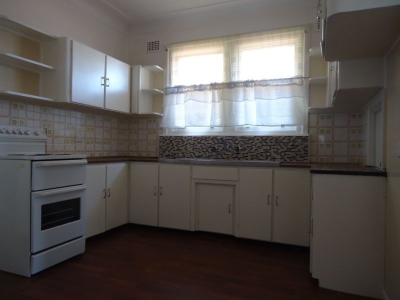 2 Chapman Ave, Wyong NSW 2259