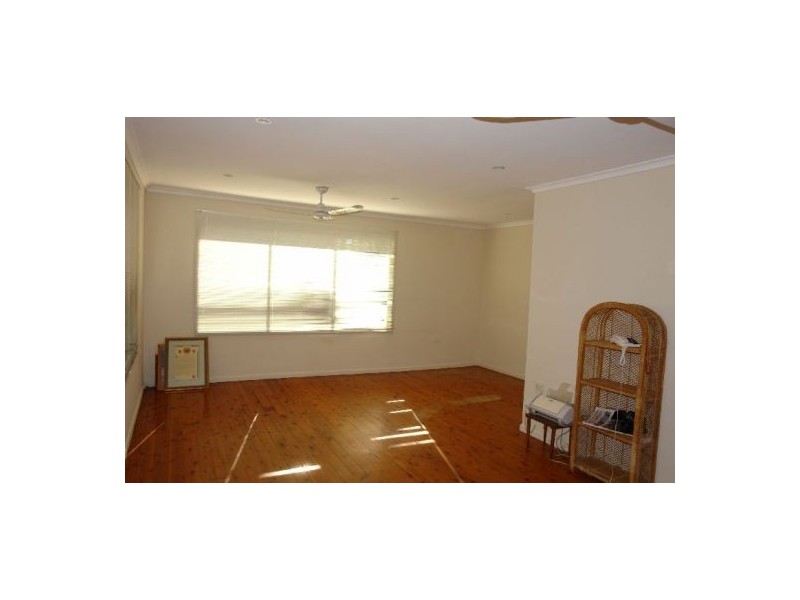 15 McKell Ave, Watanobbi NSW 2259