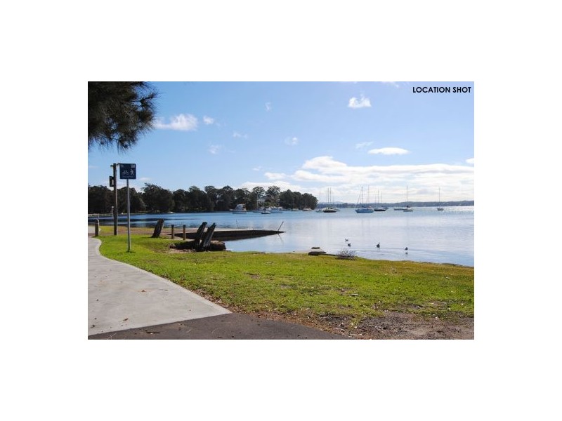 33 Spencer Road, Mannering Park NSW 2259