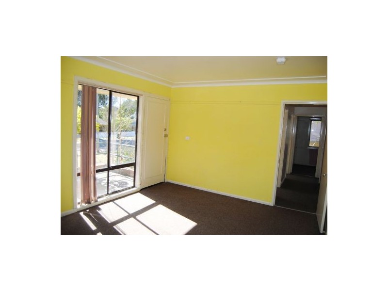 33 Spencer Road, Mannering Park NSW 2259