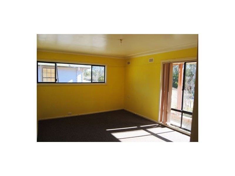 33 Spencer Road, Mannering Park NSW 2259