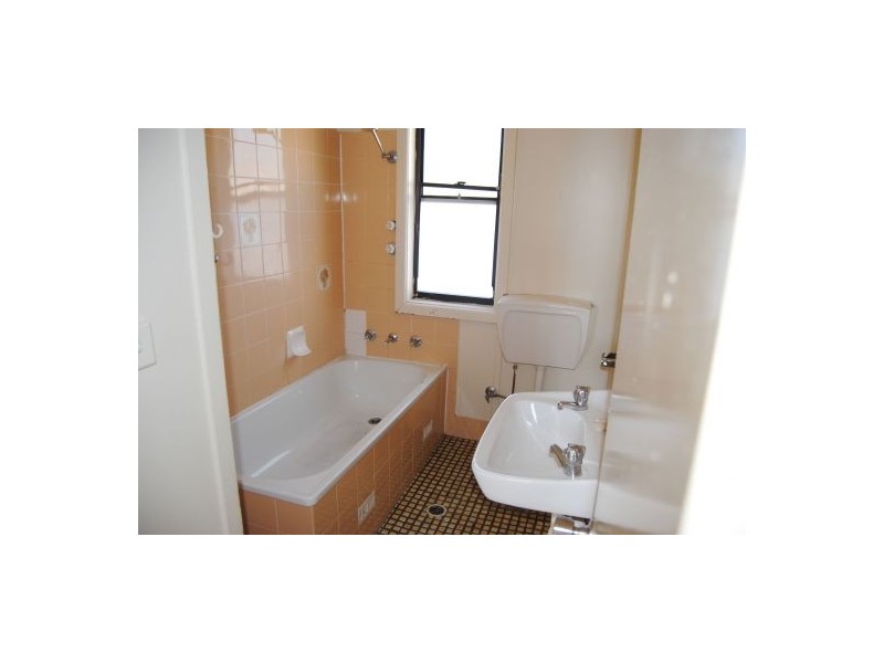 33 Spencer Road, Mannering Park NSW 2259