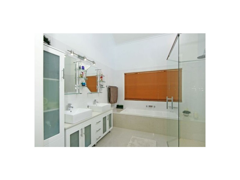 17 Buttonderry Way, Jilliby NSW 2259