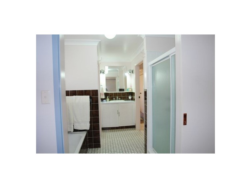 44 Cadonia Road, Tuggerawong NSW 2259