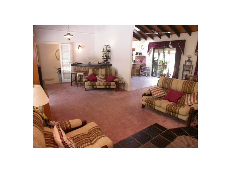 11 Treelands Drive, Jilliby NSW 2259