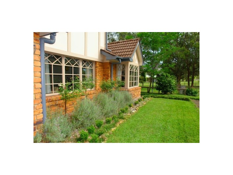 5  Burlington  Avenue, Jilliby NSW 2259