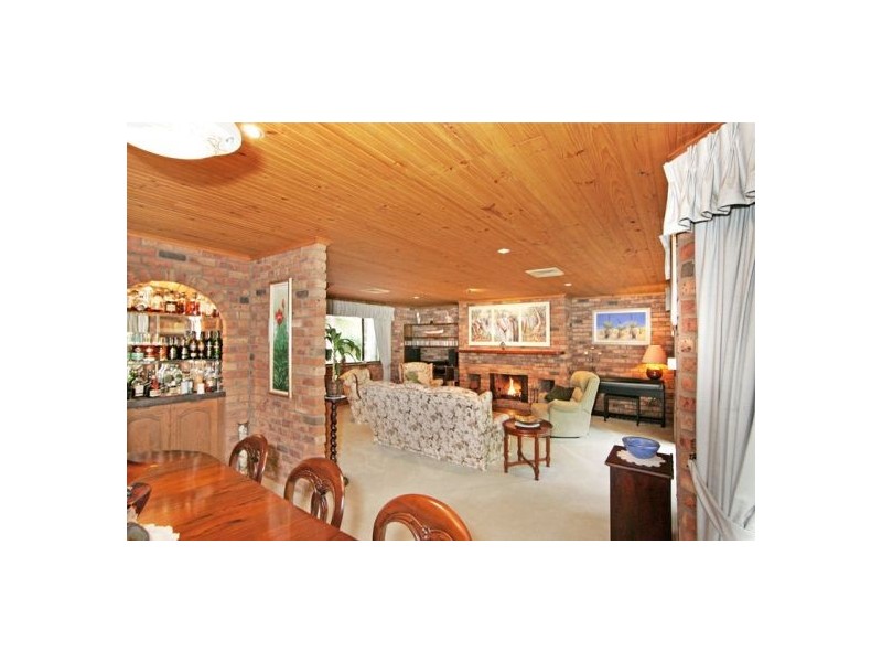 9 Yarramalong Road, Yarramalong NSW 2259