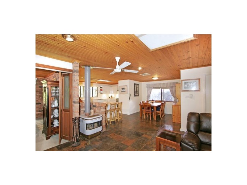 9 Yarramalong Road, Yarramalong NSW 2259