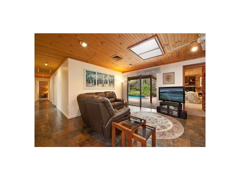 9 Yarramalong  Road, Alison NSW 2259