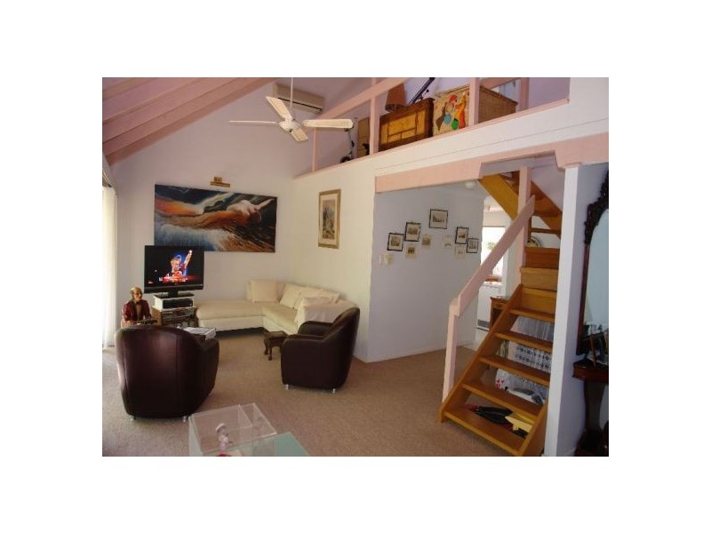 1 Little Cobbs Lane, Mardi NSW 2259